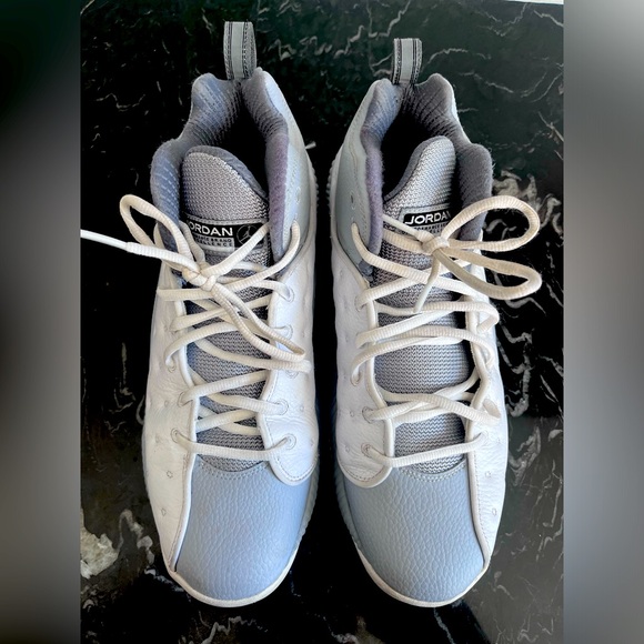 Size Men’s 11.5 Jordan Jumpman Team 2 White Barely Worn!!! - Picture 3 of 6